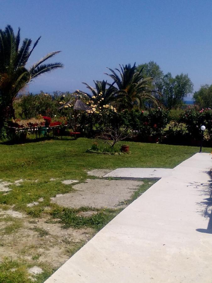 Studios Στουσ Πυργουσ Θερμησ Mytilíni Buitenkant foto