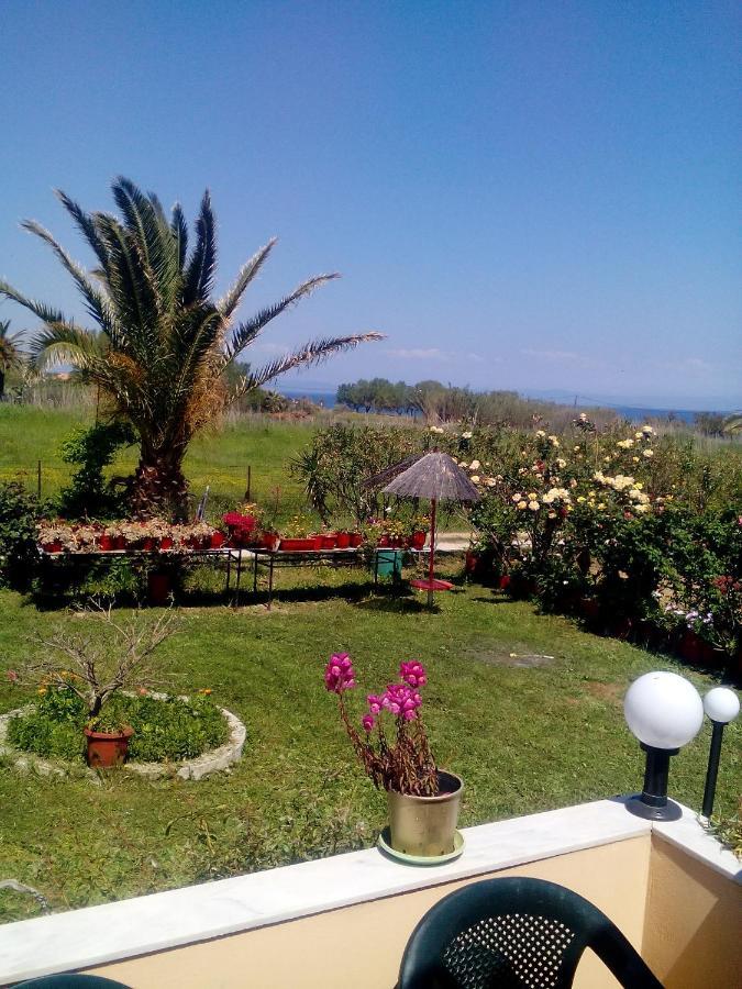 Studios Στουσ Πυργουσ Θερμησ Mytilíni Buitenkant foto