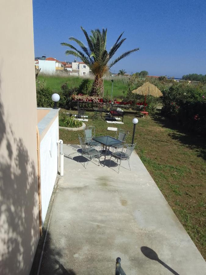 Studios Στουσ Πυργουσ Θερμησ Mytilíni Buitenkant foto