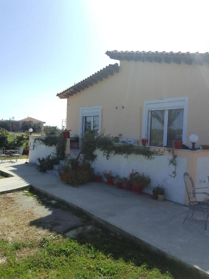 Studios Στουσ Πυργουσ Θερμησ Mytilíni Buitenkant foto