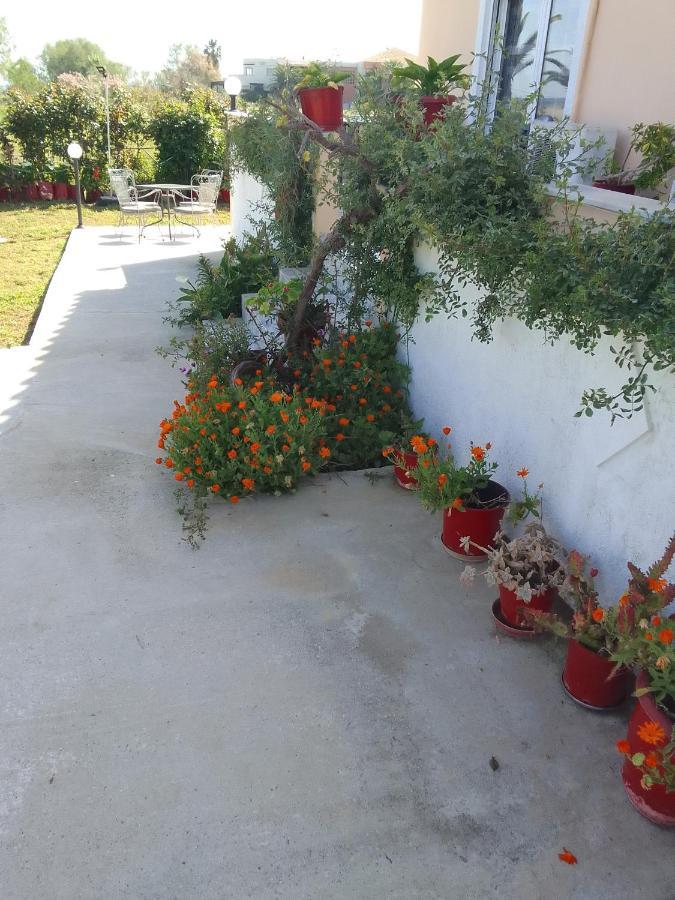 Studios Στουσ Πυργουσ Θερμησ Mytilíni Buitenkant foto